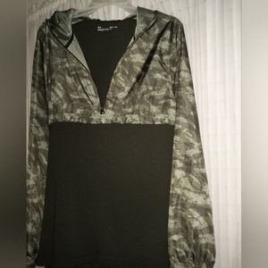 Under Armor fitted camo really nice material top 100%polyester Sale